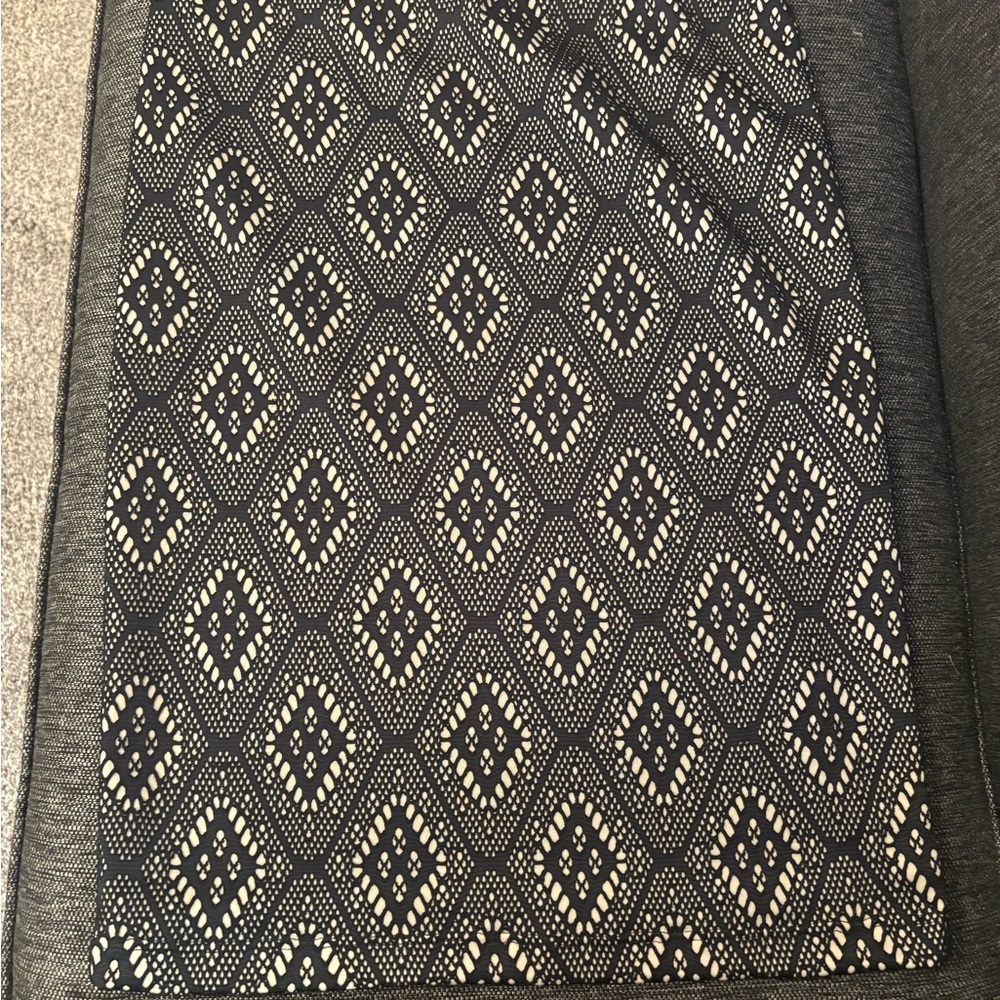 Renee C. Black and Cream Diamond Pattern Pencil Skirt